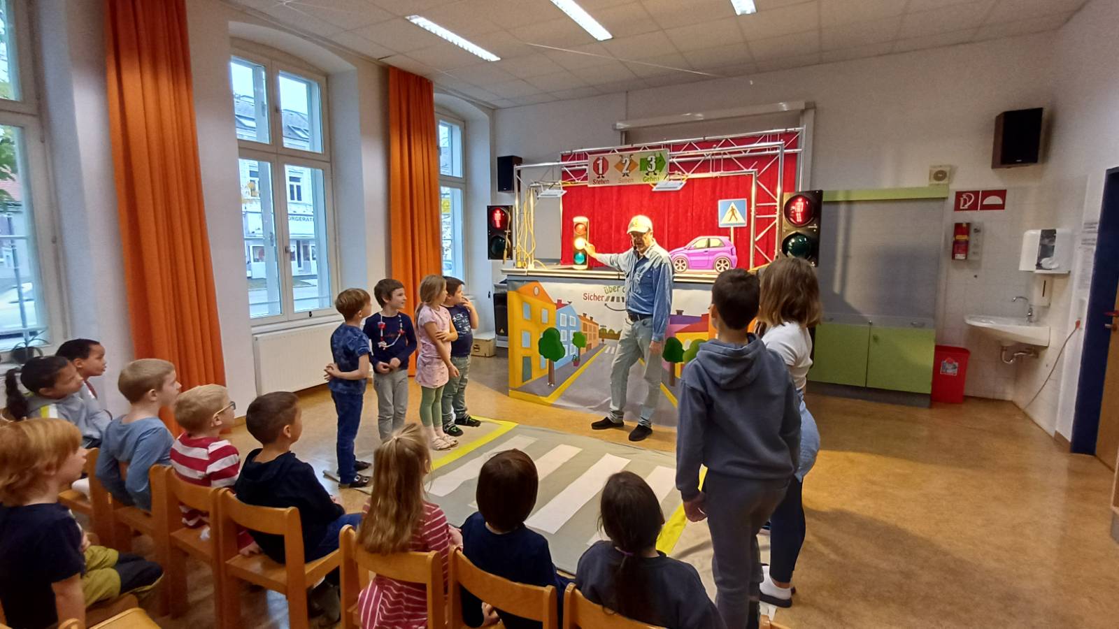 72b0afeebee98f1e494385c2390ac405a79957faa7f50601428777139f60c571