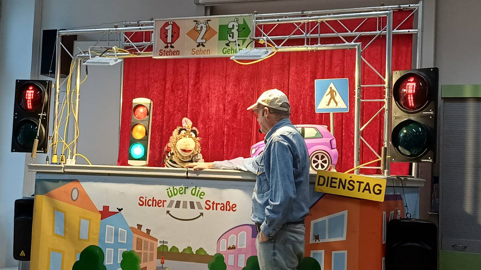 de63969fa135f398202ff7a7d7067e7ce4ce293f2419a28f1df2f1efe2136d06